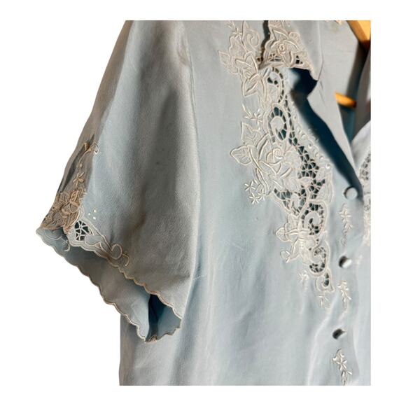 Womens Vintage 50s Hand Embroidered Light Blue short sleeved Silk Blouse Size S - Picture 3 of 8